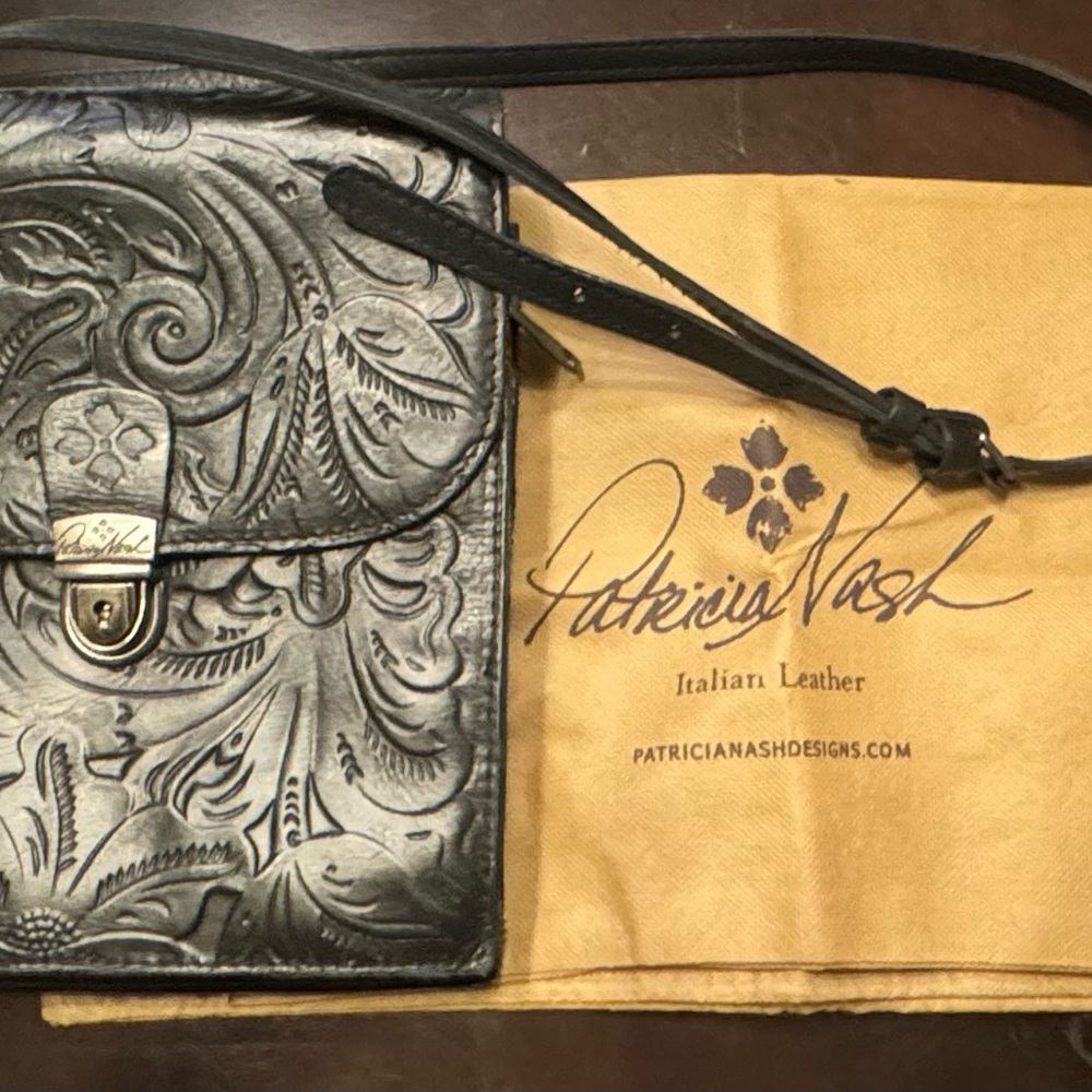 Patricia Nash Andrea Master Black Leather Crossbody integrated wallet organizer